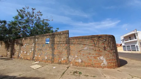 Terreno no Jardim Aeroporto em Bauru em rua comercial