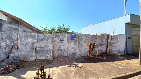 Terreno plano encaixado com 484m² no Jardim Aeroporto em Bauru