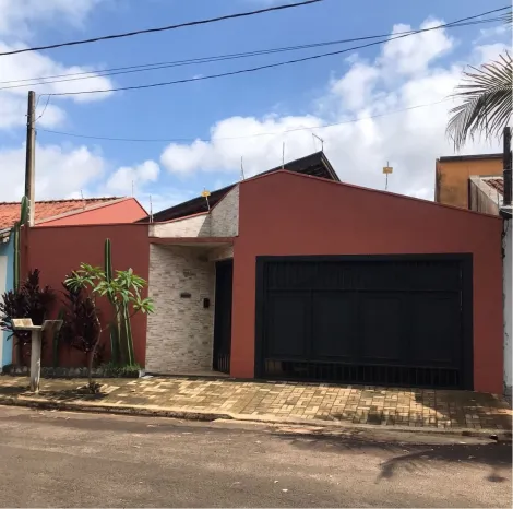 Casa com 3 quartos, com 1 suíte, área Gourmet e garagem para 2 carros no Jardim Jussara em Bauru SP