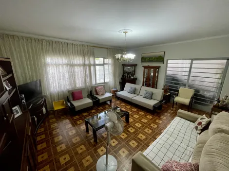 Casa Térrea, em ótima localização , próxima a Duque de Caxias.